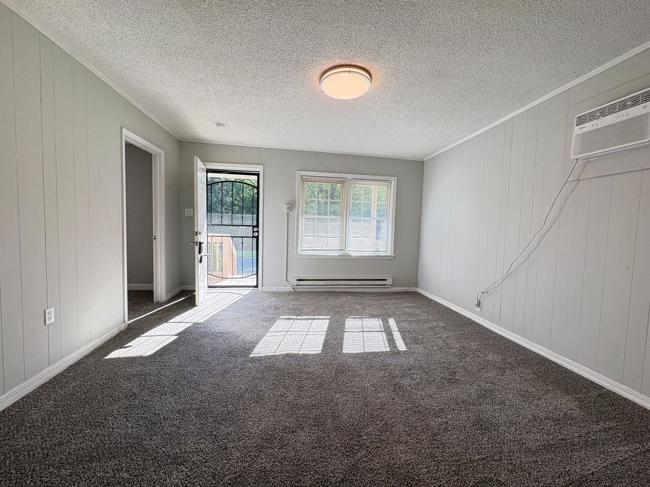 113 Pond St - Photo 4 of 16