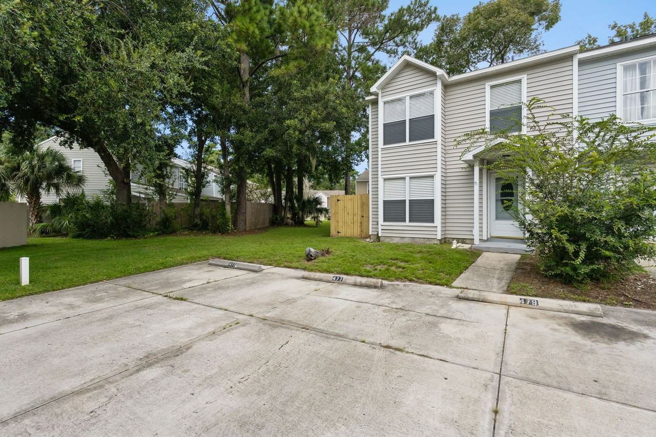 477 Green Spring Cir - Photo 2 of 20