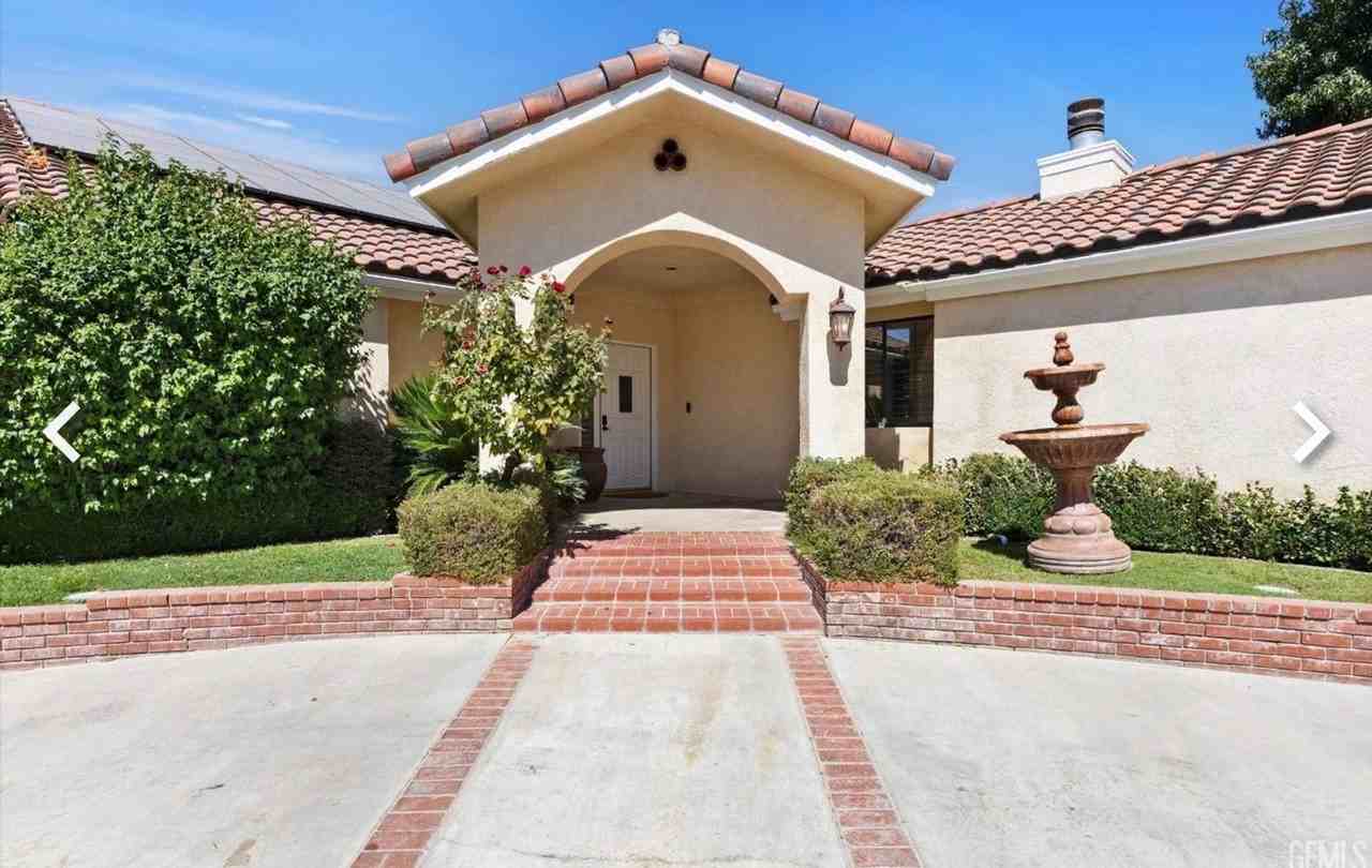 5411 Muirfield Dr - Photo 2 of 38
