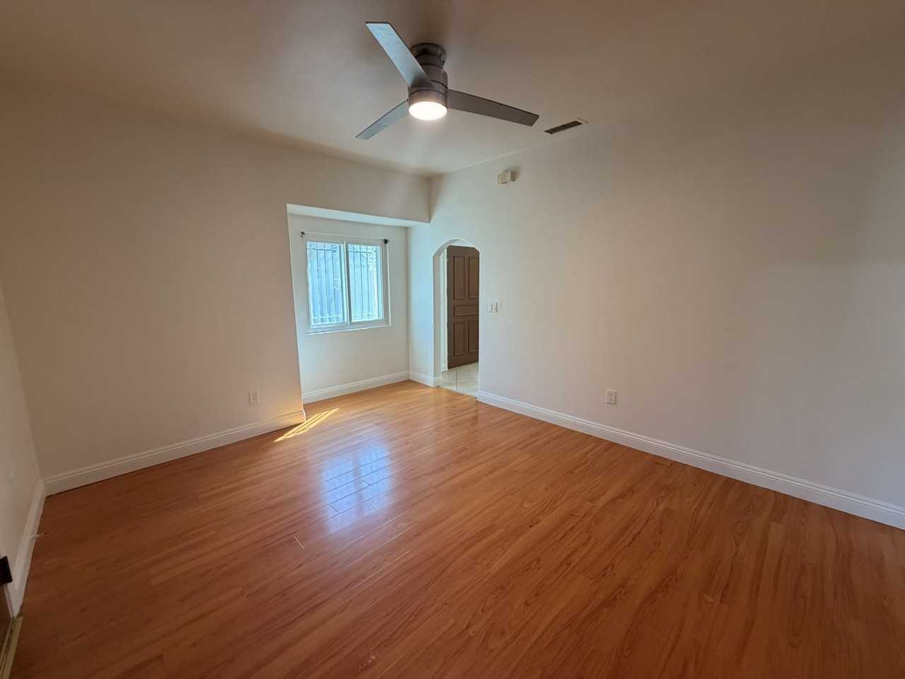 435 S Fir Ave - Photo 3 of 12