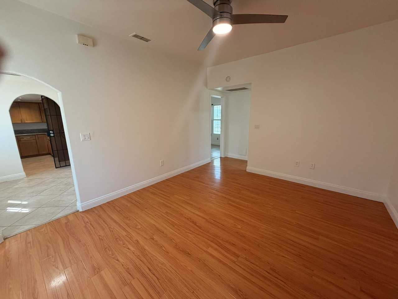 435 S Fir Ave - Photo 4 of 12