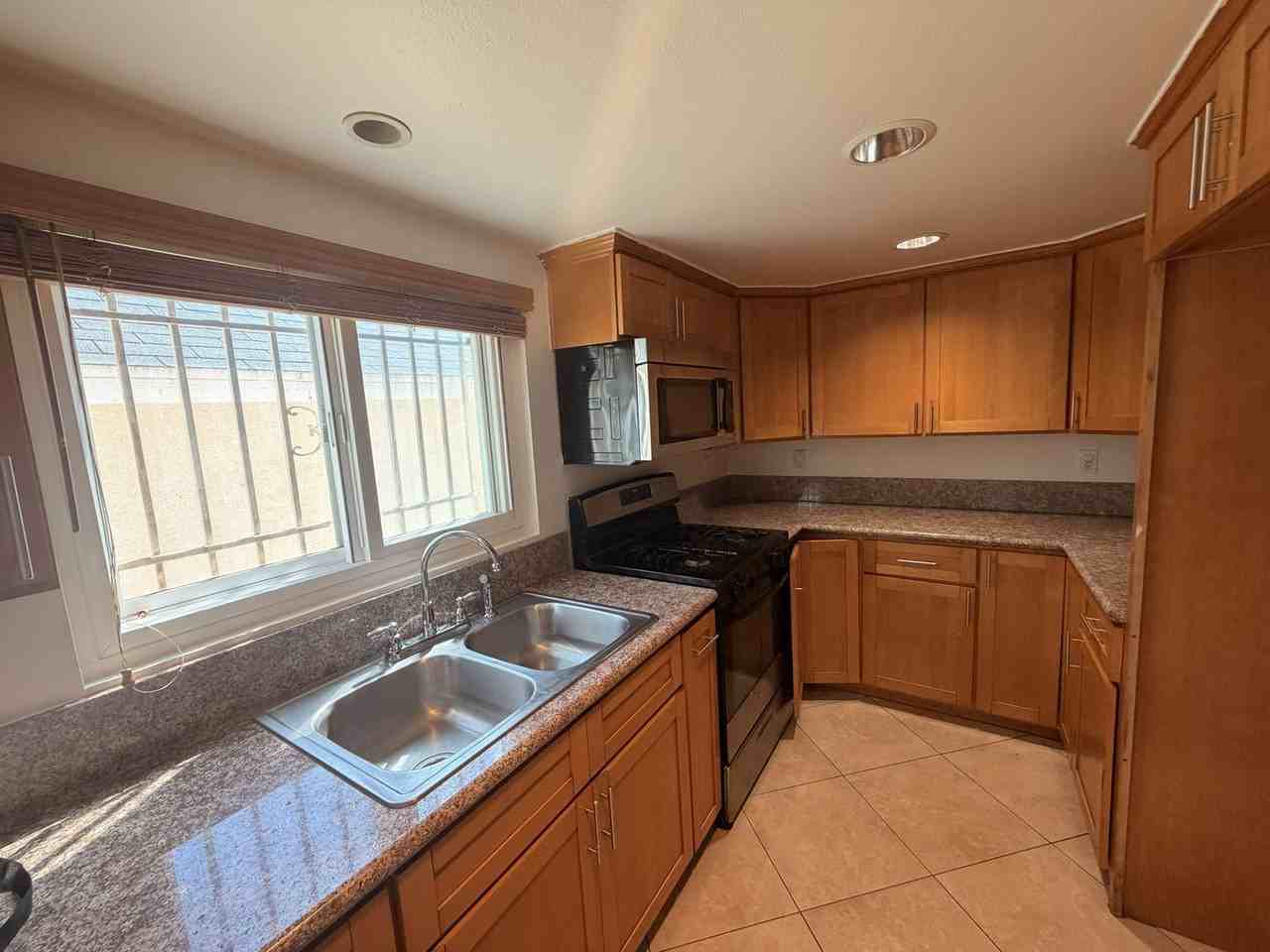 435 S Fir Ave - Photo 7 of 12