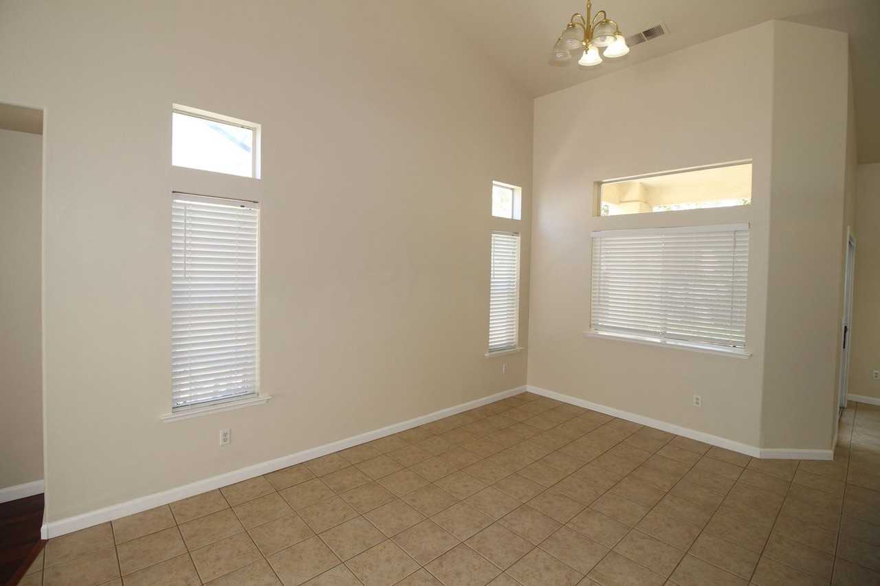 2747 Browning Ave - Photo 4 of 15