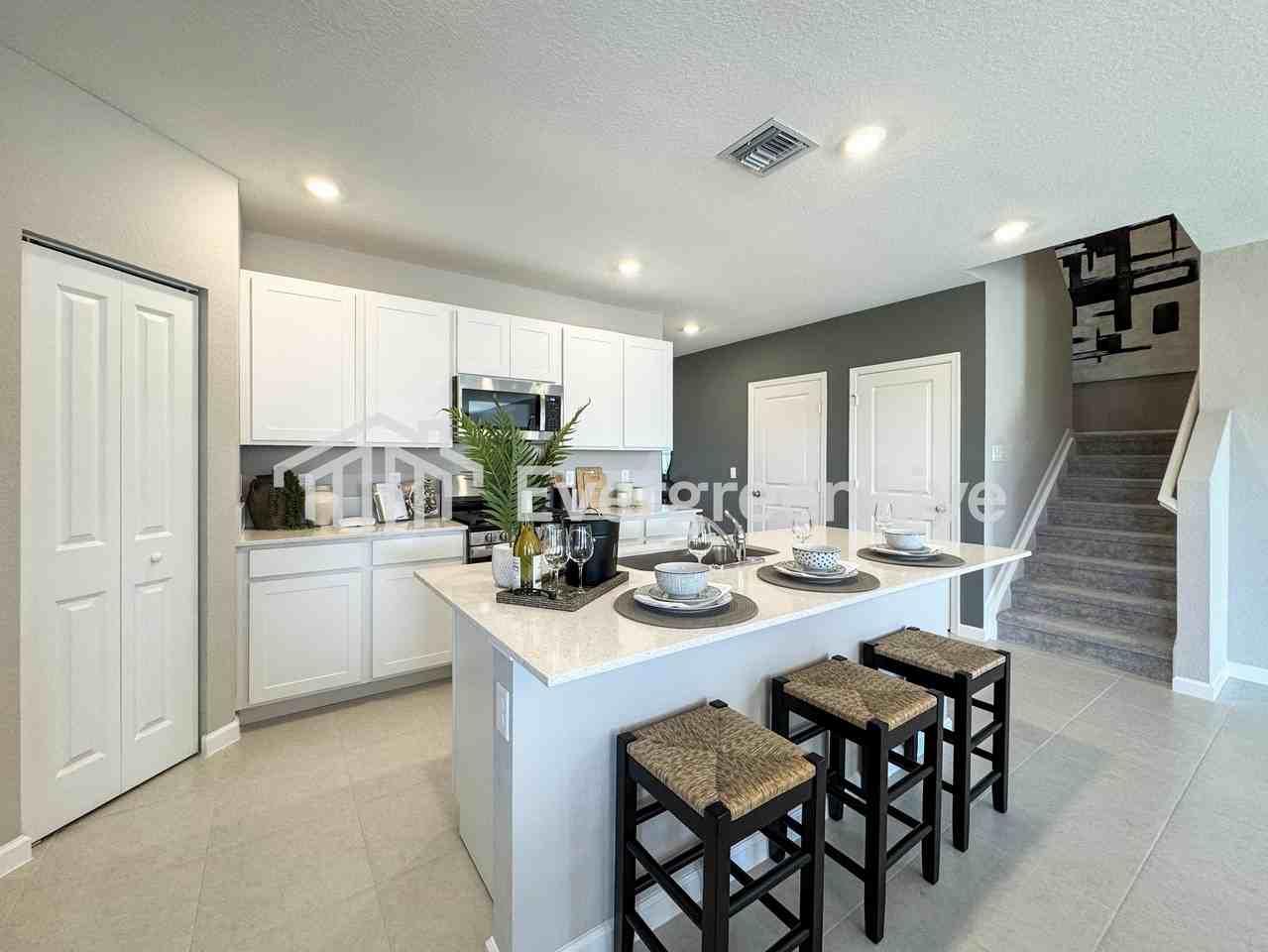1571 Ellsworth Circle SW - Photo 3 of 15