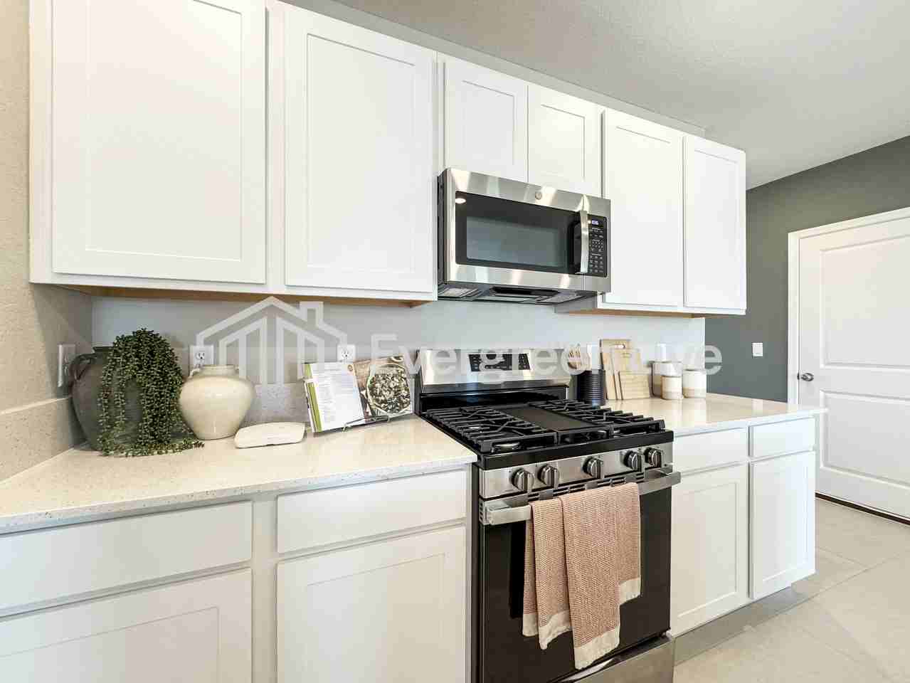 1571 Ellsworth Circle SW - Photo 4 of 15