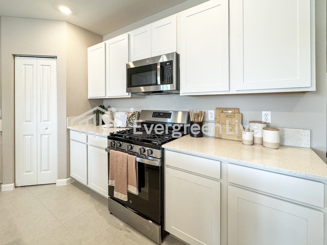 1571 Ellsworth Circle SW - Photo 5 of 15