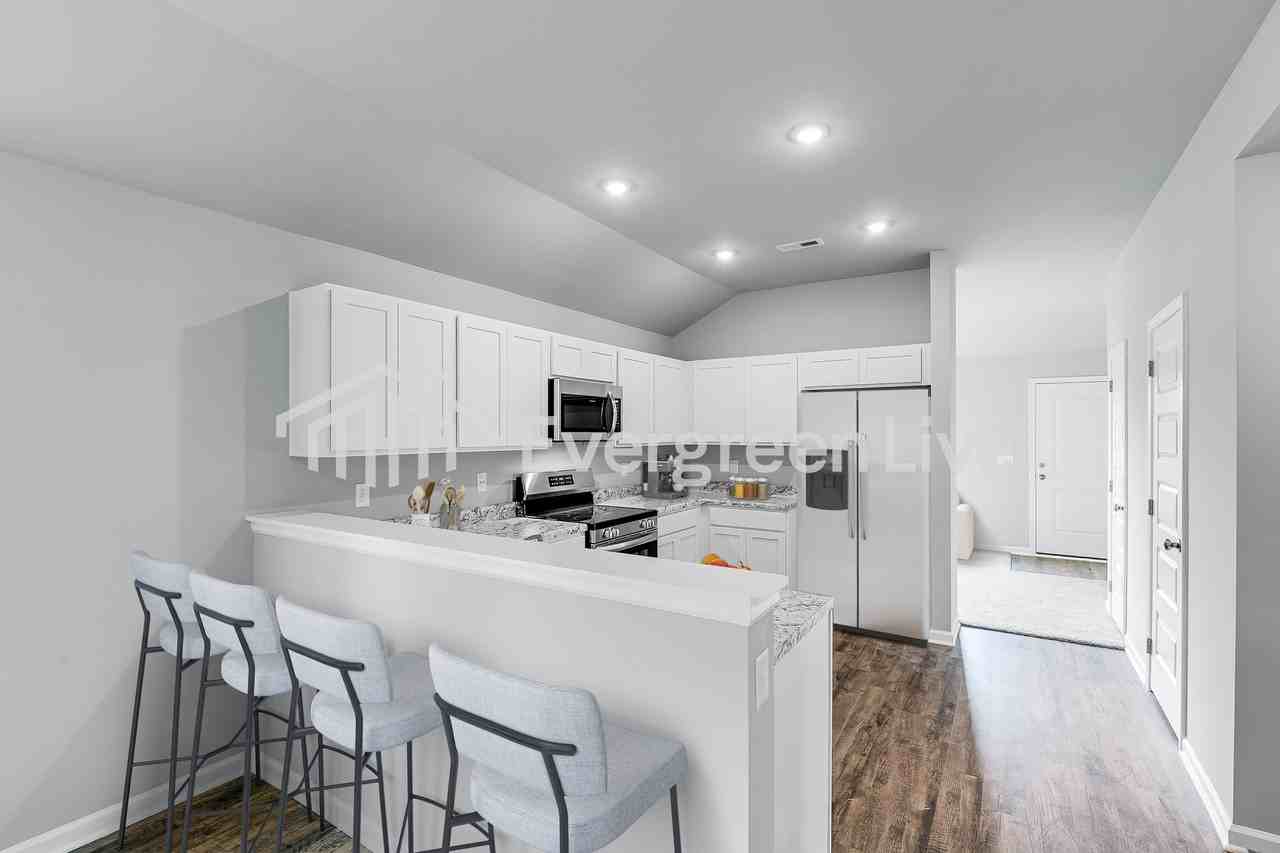 1621 Rambling Brook Dr - Photo 2 of 14