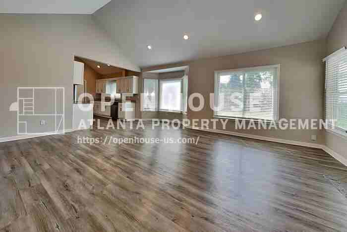 1330 Burning Bush Dr - Photo 7 of 39