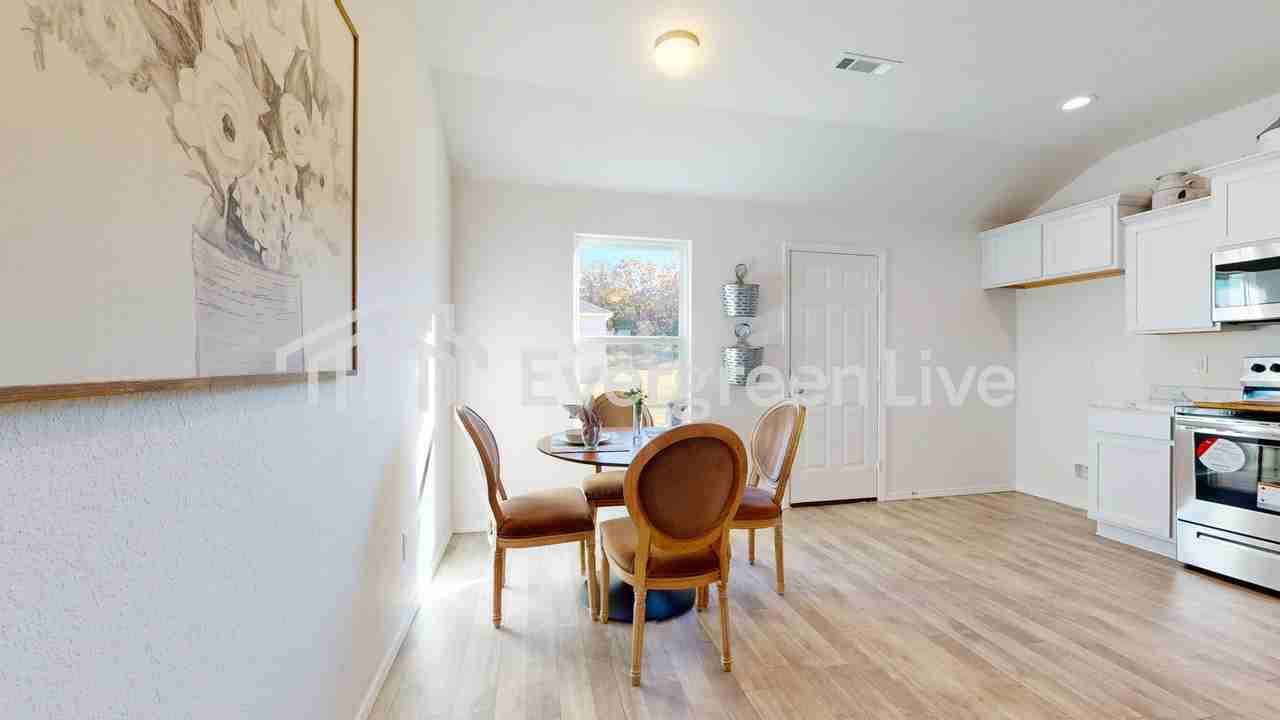 1207 Manor Oaks Blvd - Photo 4 of 15