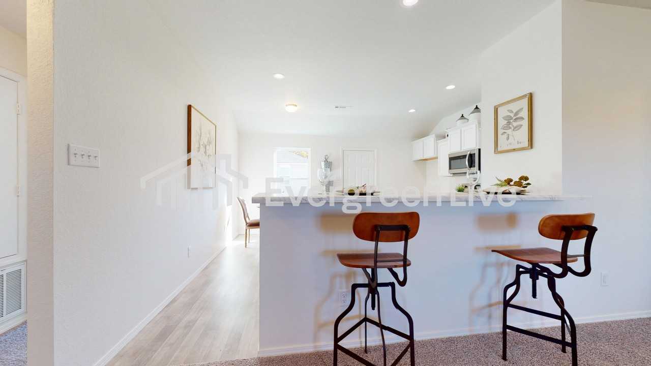 1207 Manor Oaks Blvd - Photo 5 of 15