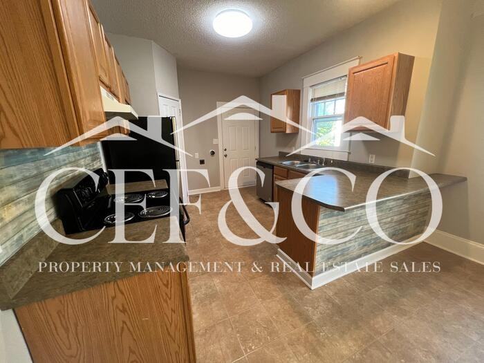 319 S Hampton Dr - Photo 6 of 14
