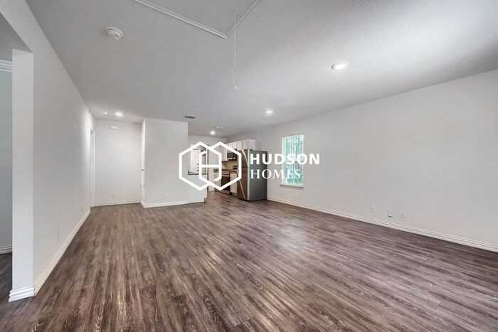 4126 San Luis St - Photo 4 of 14