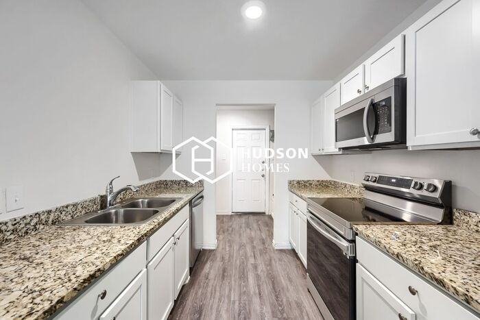 4126 San Luis St - Photo 5 of 14