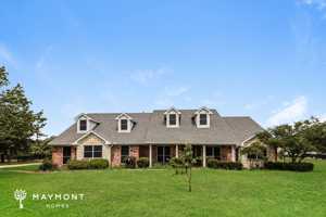 featured image of 10598 Bradley Cir