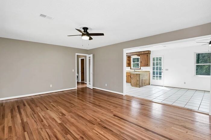 2825 Franklin St - Photo 5 of 28