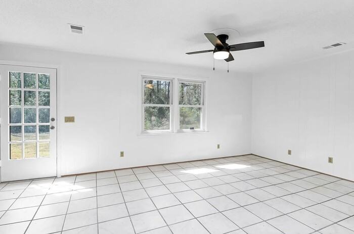 2825 Franklin St - Photo 7 of 28