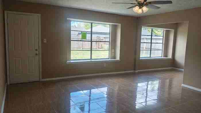 15434 Indian Woods Dr - Photo 3 of 11