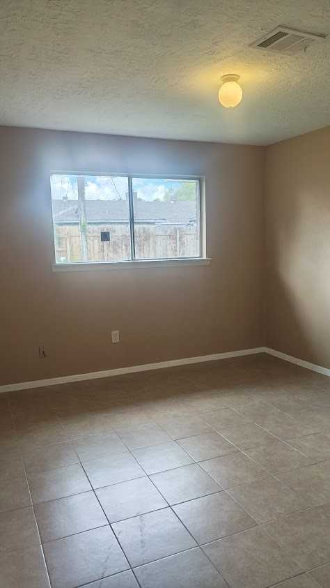 15434 Indian Woods Dr - Photo 5 of 11