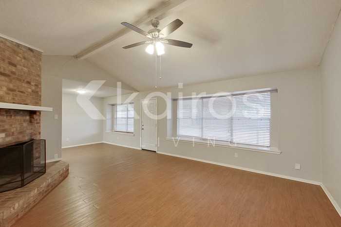801 Cherry Hills Dr - Photo 4 of 31