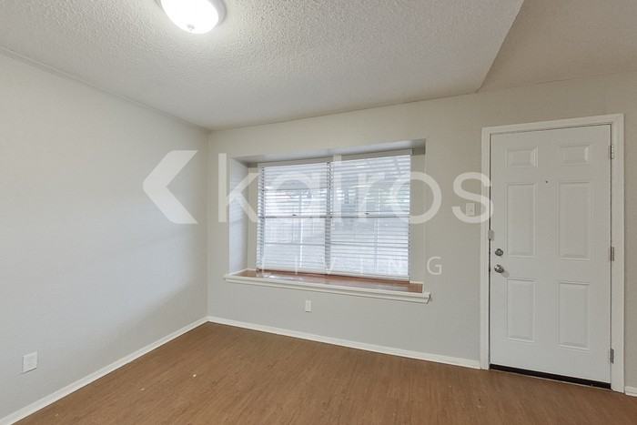 801 Cherry Hills Dr - Photo 5 of 31