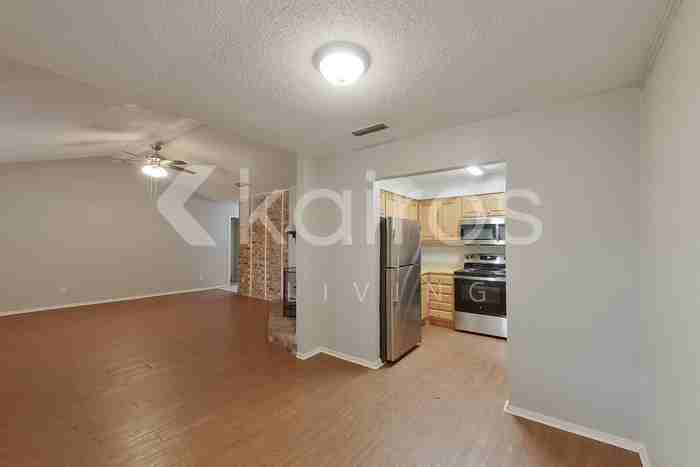 801 Cherry Hills Dr - Photo 7 of 31