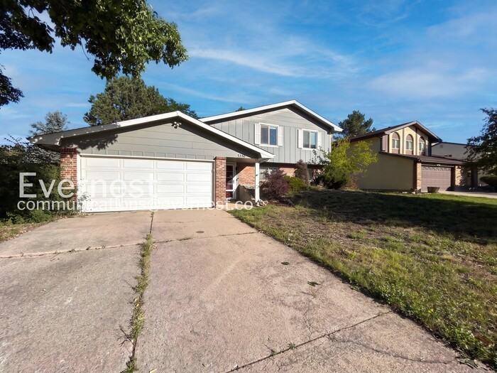 5550 Lantana Cir - Photo 2 of 25