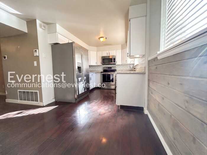5550 Lantana Cir - Photo 3 of 25