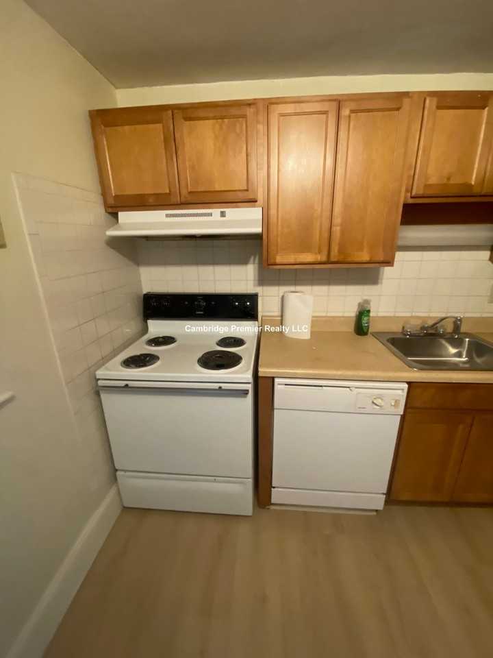 Beacon St #20 - Photo 2 of 13