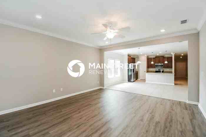 16045 Bainebridge Dr - Photo 4 of 15