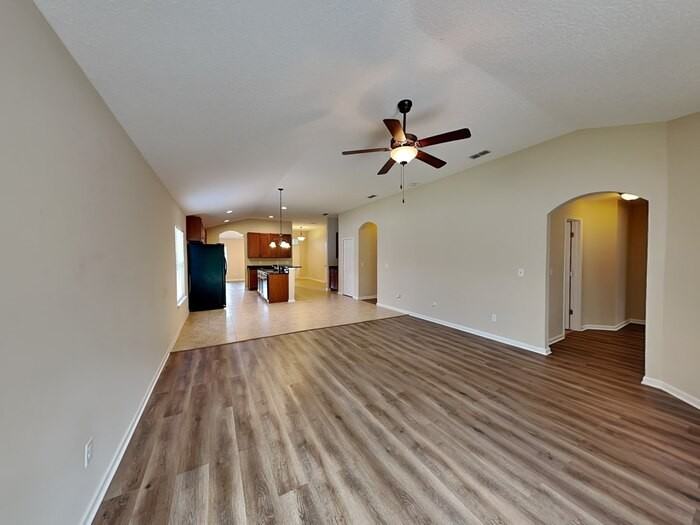 252 Bridgeport Ln - Photo 4 of 21