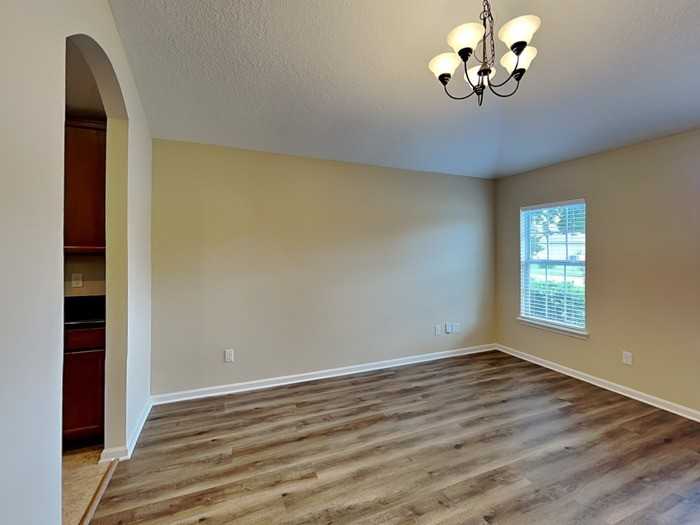 252 Bridgeport Ln - Photo 7 of 21