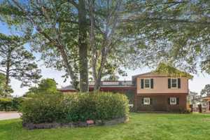featured image of 3716 Kingsgate Dr