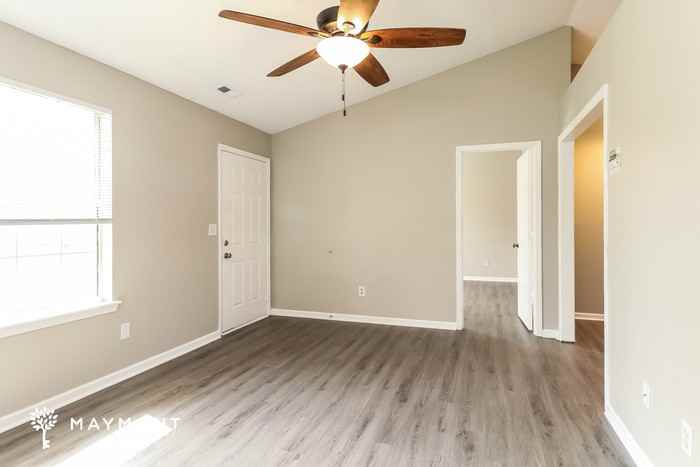 1262 Pelham Wood Dr - Photo 4 of 12