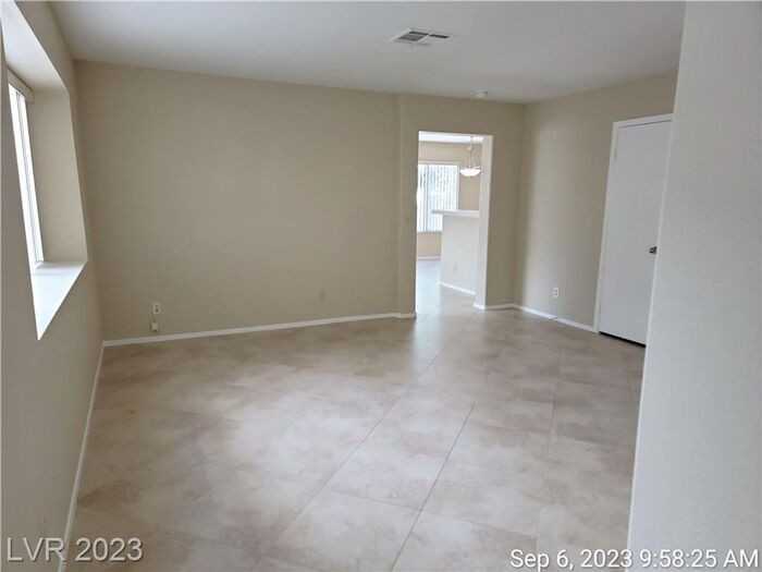 9404 Kayla Ct - Photo 3 of 33