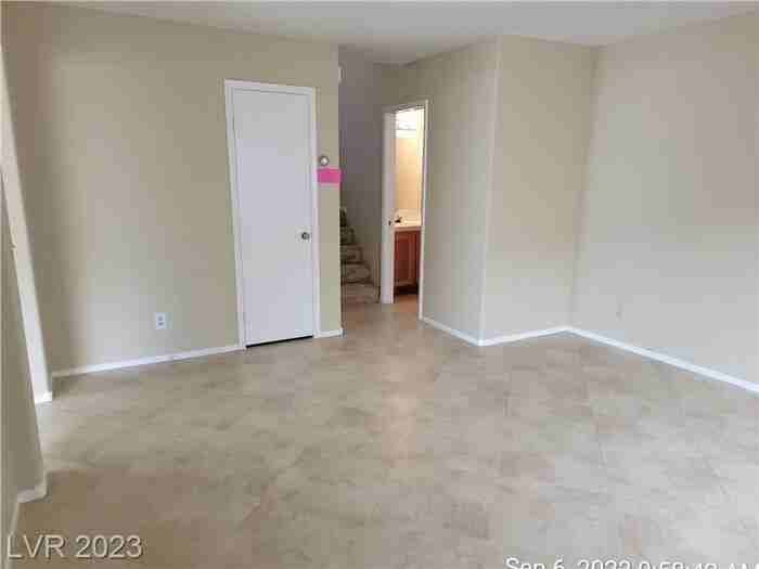 9404 Kayla Ct - Photo 4 of 33