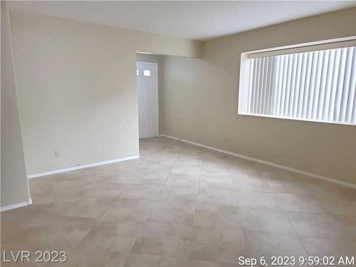 9404 Kayla Ct - Photo 5 of 33