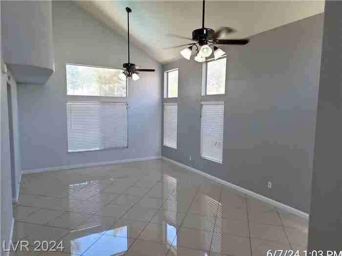 7520 Pacific Ridge Ave - Photo 3 of 39