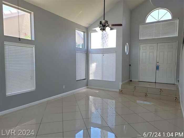 7520 Pacific Ridge Ave - Photo 6 of 39