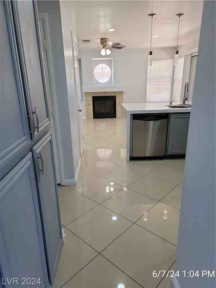 7520 Pacific Ridge Ave - Photo 7 of 39