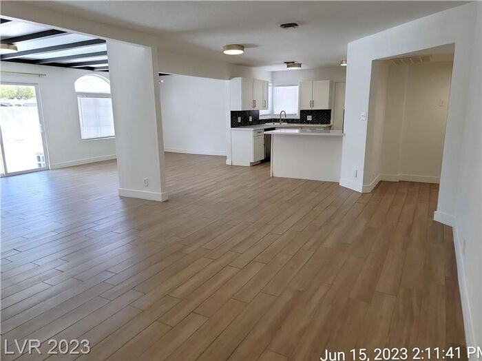 1051 Sweeney Ave - Photo 3 of 34