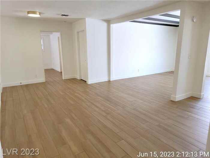 1051 Sweeney Ave - Photo 5 of 34