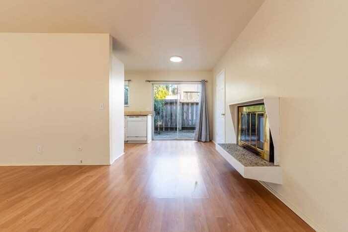 1 Arkwright Ct #3 - Photo 6 of 32