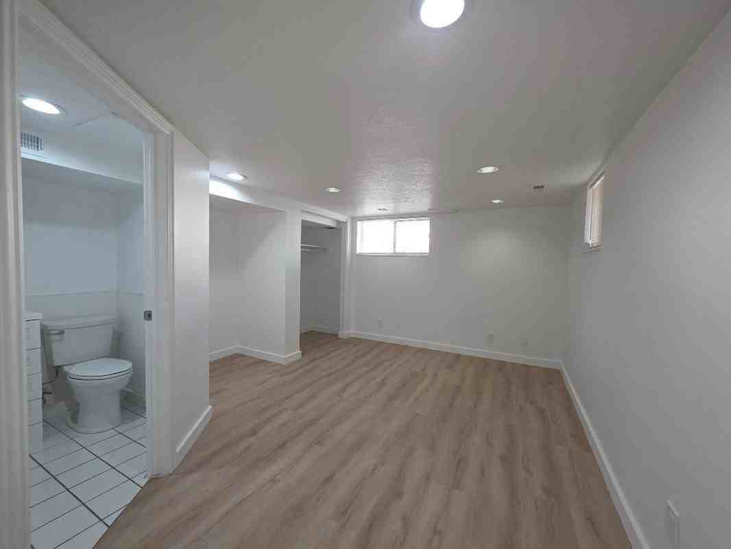 650 N Main St - Photo 4 of 11