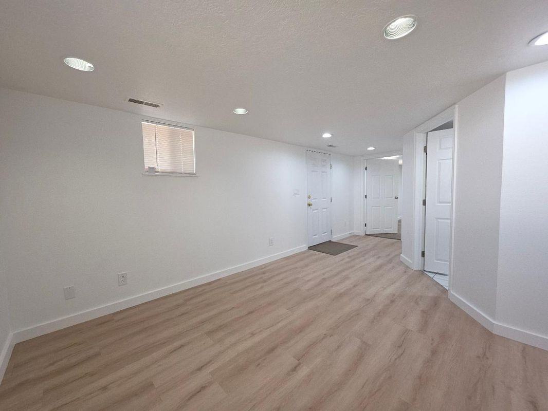 650 N Main St - Photo 5 of 11