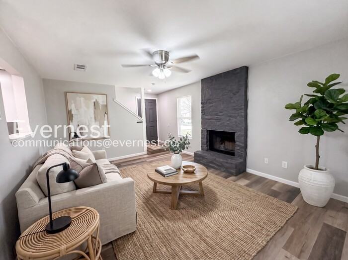1308 Cool Shadow Dr #B - Photo 3 of 21