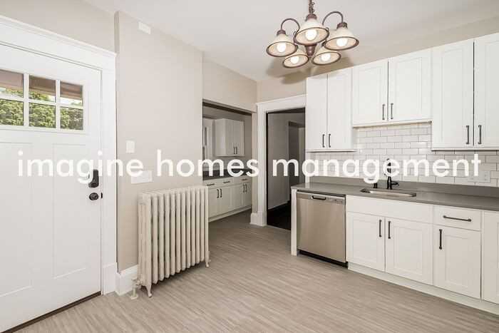 1410 Logan Ave N - Photo 7 of 16