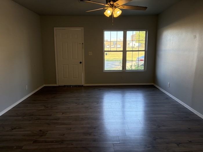 305 N Philadelphia Ave #1 - Photo 3 of 12