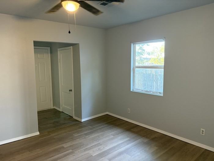 305 N Philadelphia Ave #1 - Photo 7 of 12