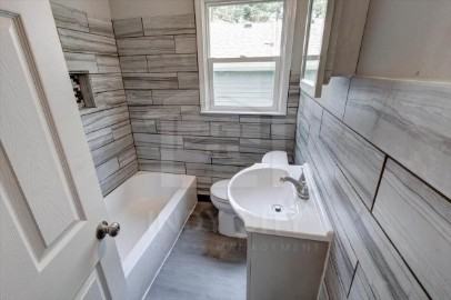 3422 Kinnear Ave - Photo 4 of 18