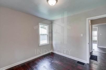 3422 Kinnear Ave - Photo 6 of 18